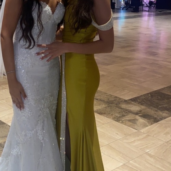 Yellow/mustard dress with stones on - Picture 6 of 6